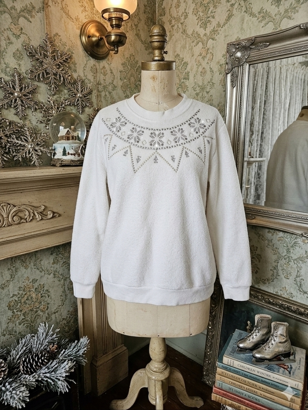 Vintage Embroidered Fleece Pullover – Cream – Cozy & Soft